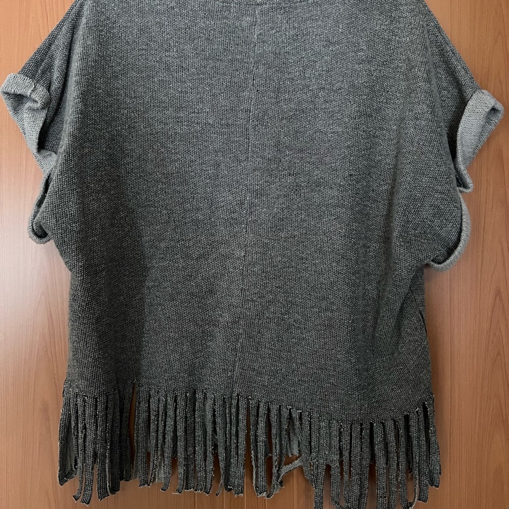 Fringe Pattern Top - Picture 2 of 4